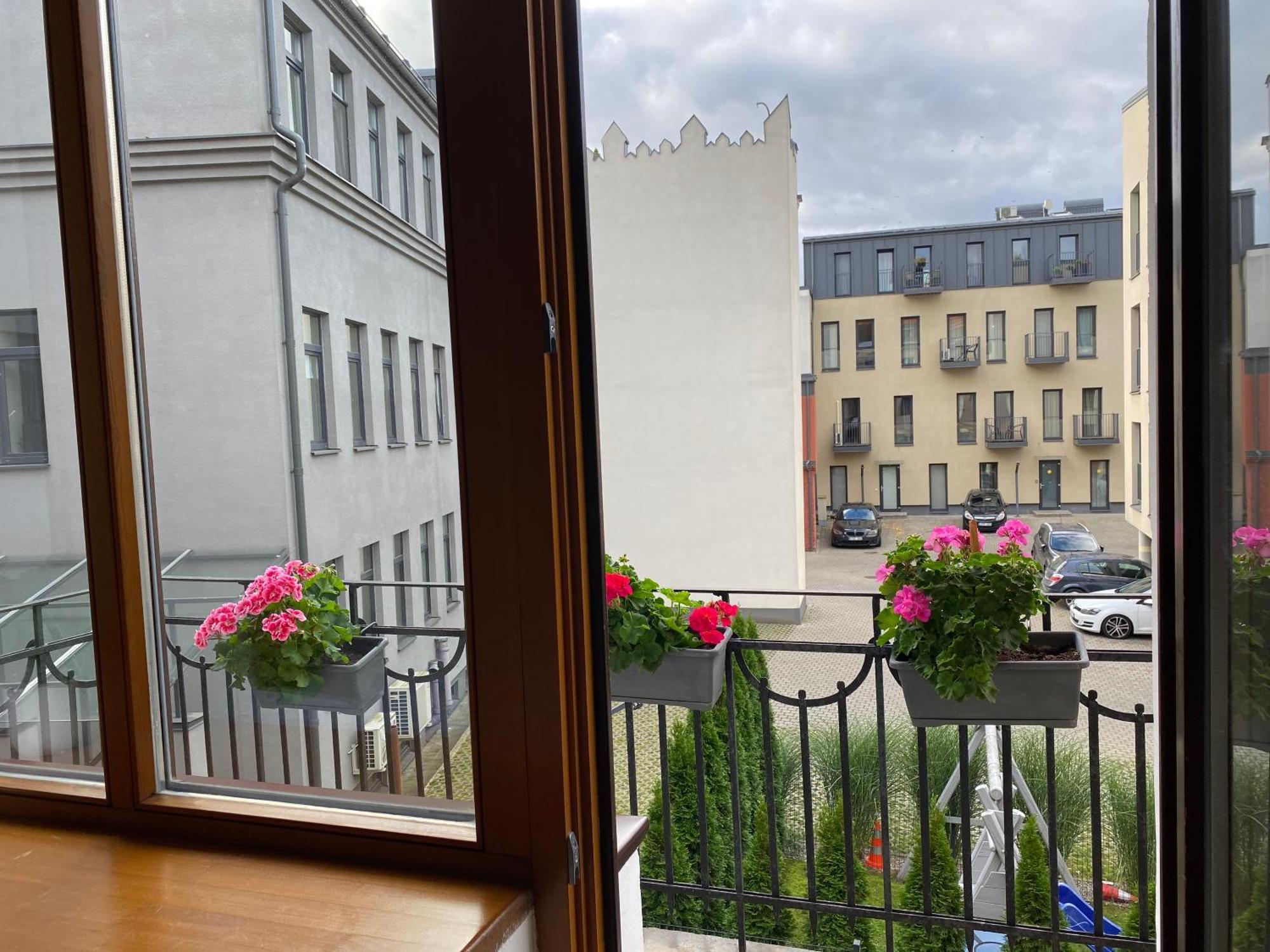 Spacious Old Town Apt, 3 Private Rooms, Sleeps 5-6 Каунас Экстерьер фото
